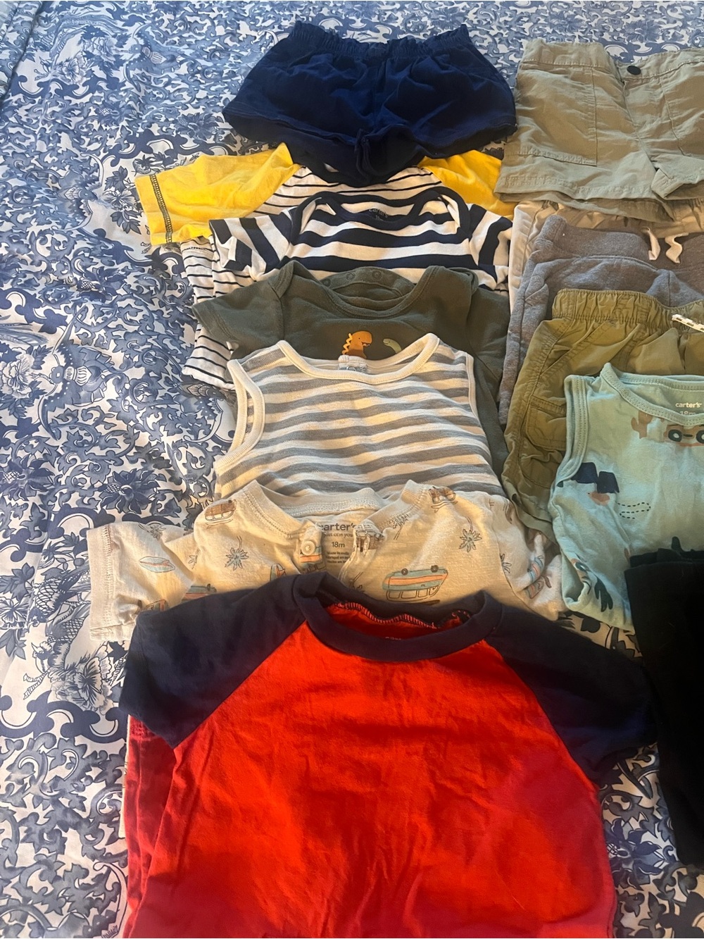 LOT- Boys 18M Onsies, T-shirts, Shorts, pants (19 Pieces) - Picture 5 of 5